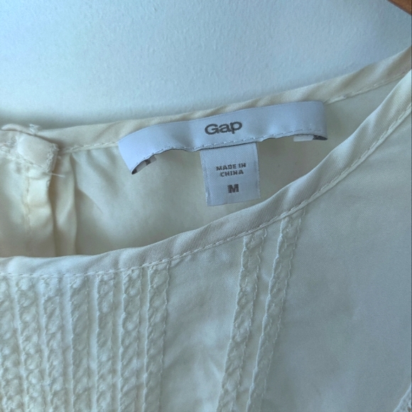 100% Silk Gap Ivory Top | Size Medium - Picture 3 of 4